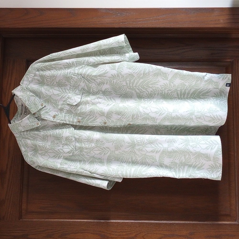 Men's short sleeve button down shirt, tropical design, size XLT, silky feel